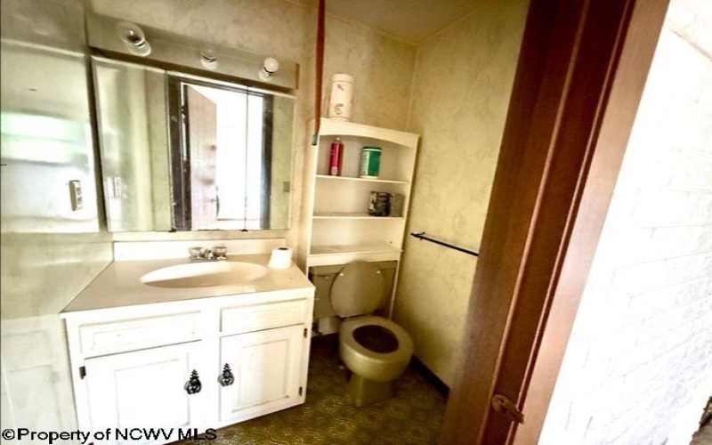 28 Grove Avenue, Reedsville, West Virginia 26547, 2 Bedroom Bedrooms, 7 Room Rooms,1 BathroomBathrooms,Single Family Detached,For Sale,Grove,0,10166730