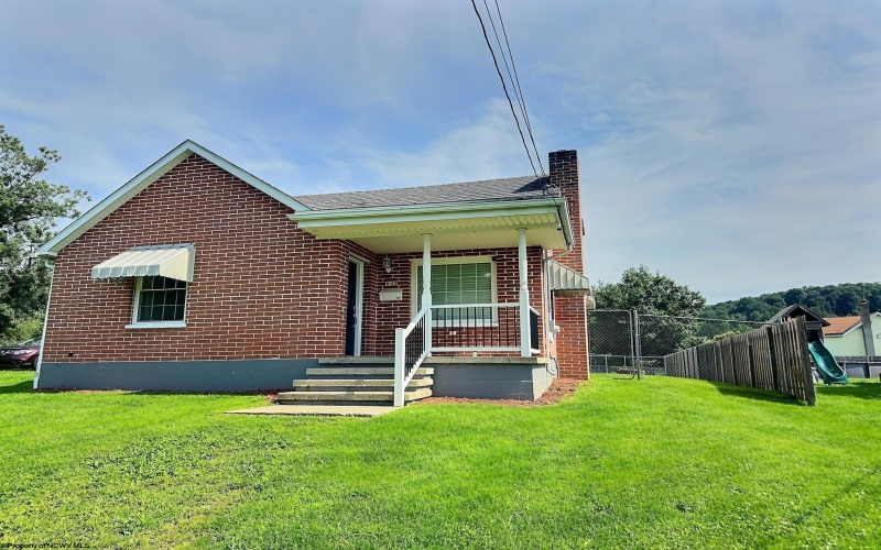 42 Main Street, Fairchance, Pennsylvania 15436, 2 Bedroom Bedrooms, 6 Room Rooms,2 BathroomBathrooms,Single Family Detached,For Sale,Main,0,10166728