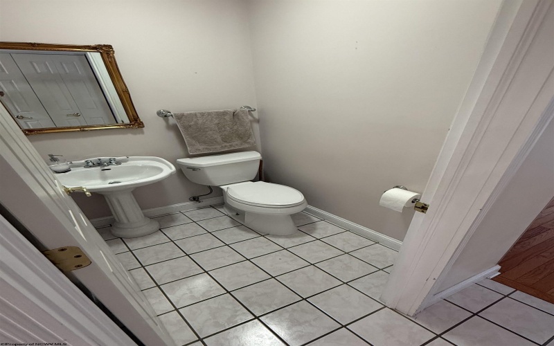 23 Overlook Drive, Mount Clare, West Virginia 26408, 5 Bedroom Bedrooms, 10 Room Rooms,3 BathroomBathrooms,Single Family Detached,For Sale,Overlook,0,10166749