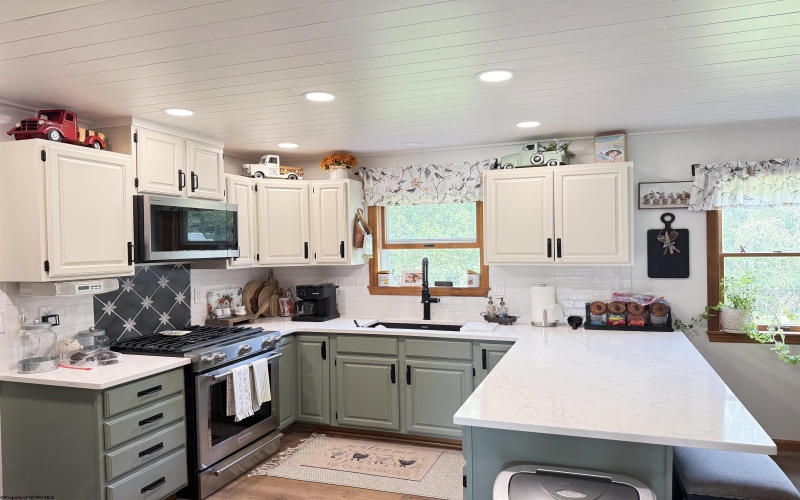 280 Deerfield Circle, Kingwood, West Virginia 26537, 4 Bedroom Bedrooms, 12 Room Rooms,3 BathroomBathrooms,Single Family Detached,For Sale,Deerfield,0,10163344