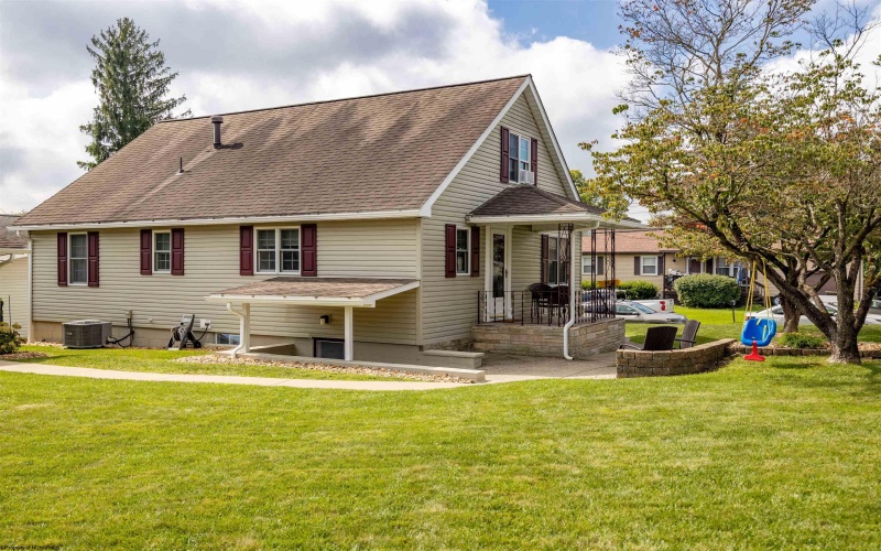 1329 Sabraton Avenue, Morgantown, West Virginia 26505, 4 Bedroom Bedrooms, 9 Room Rooms,2 BathroomBathrooms,Single Family Detached,For Sale,Sabraton,0,10166737