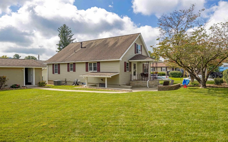 1329 Sabraton Avenue, Morgantown, West Virginia 26505, 4 Bedroom Bedrooms, 9 Room Rooms,2 BathroomBathrooms,Single Family Detached,For Sale,Sabraton,0,10166737