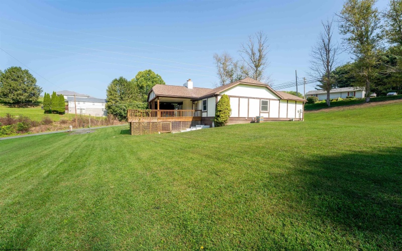 5 Brittany Oaks Drive, Fairmont, West Virginia 26554, 3 Bedroom Bedrooms, 11 Room Rooms,3 BathroomBathrooms,Single Family Detached,For Sale,Brittany Oaks,0,10166740