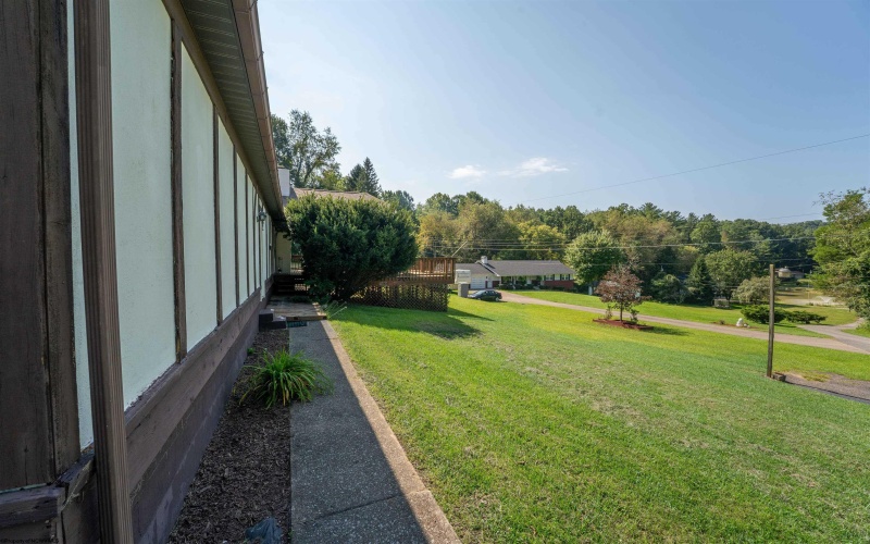 5 Brittany Oaks Drive, Fairmont, West Virginia 26554, 3 Bedroom Bedrooms, 11 Room Rooms,3 BathroomBathrooms,Single Family Detached,For Sale,Brittany Oaks,0,10166740