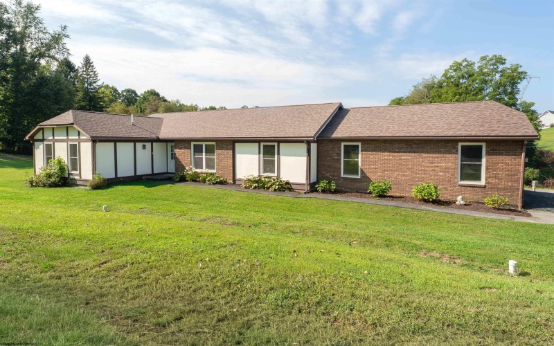 5 Brittany Oaks Drive, Fairmont, West Virginia 26554, 3 Bedroom Bedrooms, 11 Room Rooms,3 BathroomBathrooms,Single Family Detached,For Sale,Brittany Oaks,0,10166740