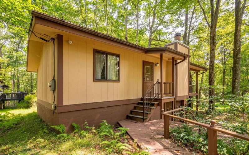 236 Pine Drive, Terra Alta, West Virginia 26764, 2 Bedroom Bedrooms, 8 Room Rooms,2 BathroomBathrooms,Single Family Detached,For Sale,Pine,0,10166744