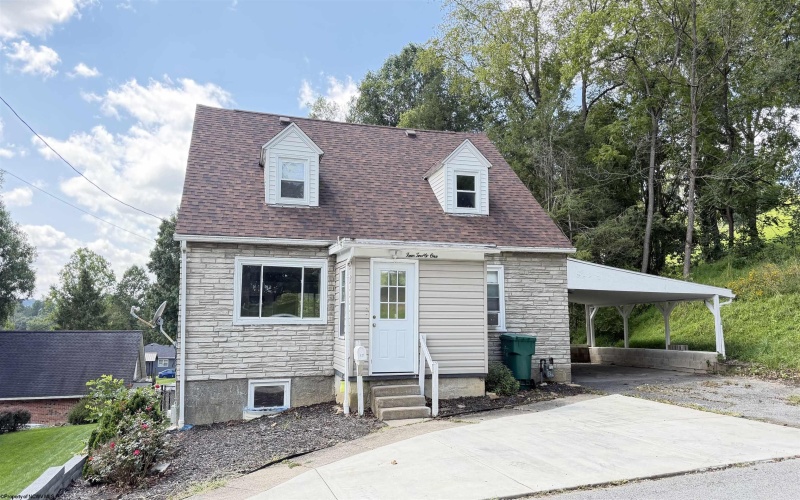 421 Johnson Avenue, Clarksburg, West Virginia 26301-2448, 4 Bedroom Bedrooms, 7 Room Rooms,2 BathroomBathrooms,Single Family Detached,For Sale,Johnson,0,10166745