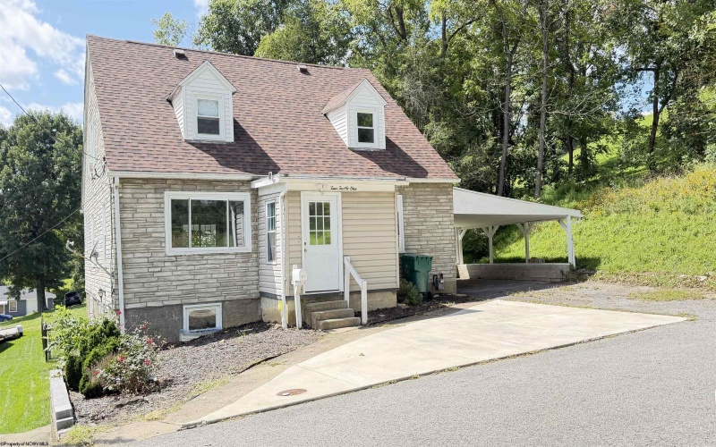 421 Johnson Avenue, Clarksburg, West Virginia 26301-2448, 4 Bedroom Bedrooms, 7 Room Rooms,2 BathroomBathrooms,Single Family Detached,For Sale,Johnson,0,10166745