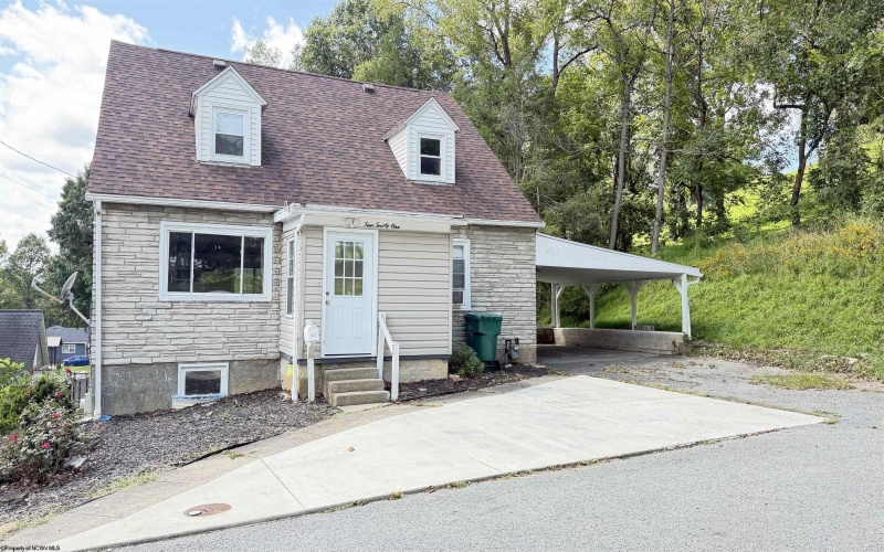 421 Johnson Avenue, Clarksburg, West Virginia 26301-2448, 4 Bedroom Bedrooms, 7 Room Rooms,2 BathroomBathrooms,Single Family Detached,For Sale,Johnson,0,10166745
