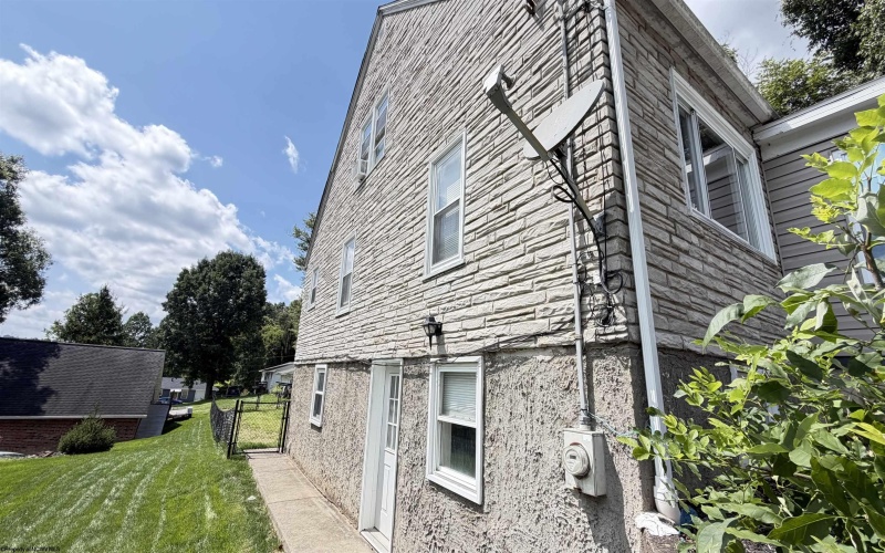 421 Johnson Avenue, Clarksburg, West Virginia 26301-2448, 4 Bedroom Bedrooms, 7 Room Rooms,2 BathroomBathrooms,Single Family Detached,For Sale,Johnson,0,10166745