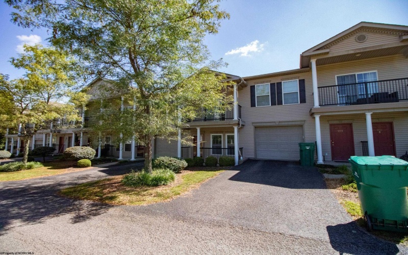 79 Barrington Court, Bridgeport, West Virginia 26330, 3 Bedroom Bedrooms, 5 Room Rooms,3 BathroomBathrooms,Single Family Attached,For Sale,Barrington,0,10166754