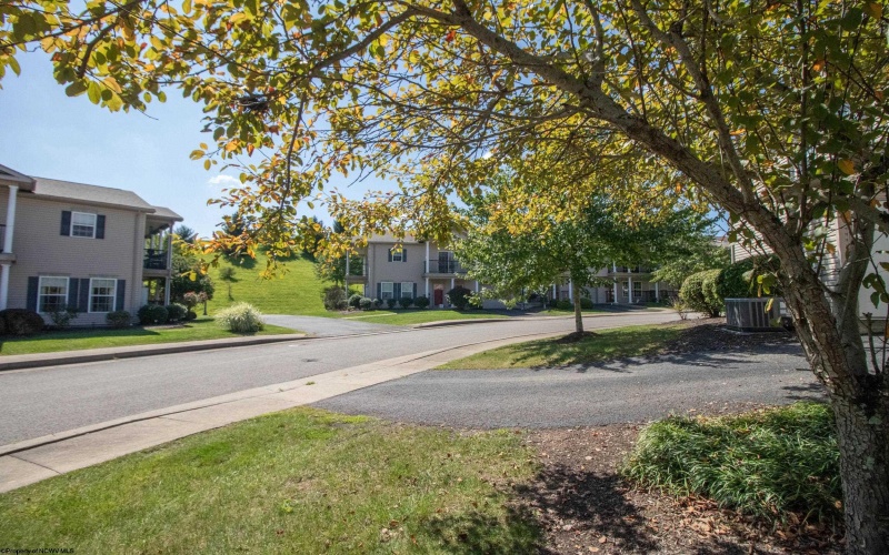 79 Barrington Court, Bridgeport, West Virginia 26330, 3 Bedroom Bedrooms, 5 Room Rooms,3 BathroomBathrooms,Single Family Attached,For Sale,Barrington,0,10166754