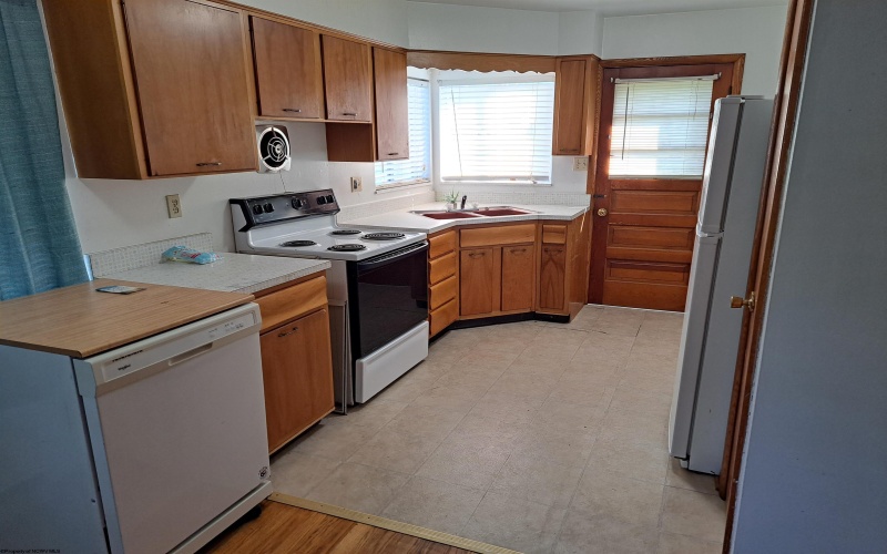 1606 Columbia Drive, Fairmont, West Virginia 26554, 2 Bedroom Bedrooms, 4 Room Rooms,1 BathroomBathrooms,Single Family Detached,For Sale,Columbia,0,10162102