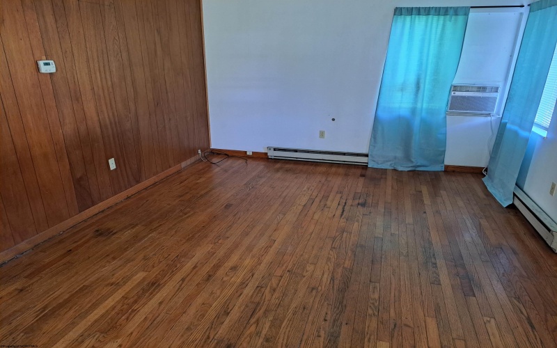 1606 Columbia Drive, Fairmont, West Virginia 26554, 2 Bedroom Bedrooms, 4 Room Rooms,1 BathroomBathrooms,Single Family Detached,For Sale,Columbia,0,10162102