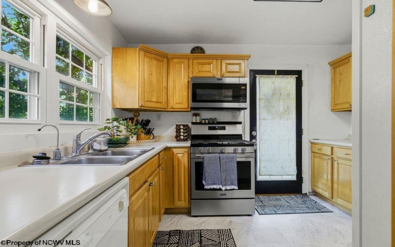 131 5th Street, Bridgeport, West Virginia 26330, 3 Bedroom Bedrooms, 8 Room Rooms,2 BathroomBathrooms,Single Family Detached,For Sale,5th,0,10166761