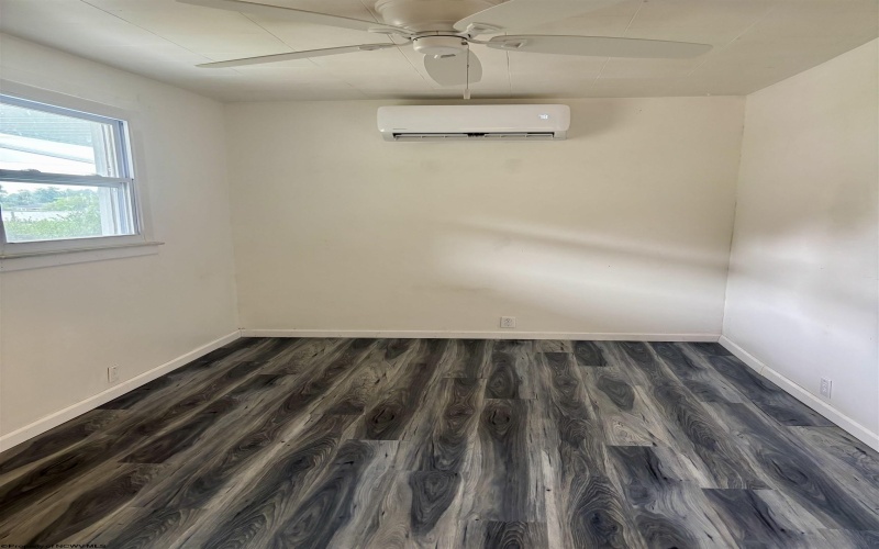 1207 25th Street, Clarksburg, West Virginia 26301, 1 Bedroom Bedrooms, 3 Room Rooms,1 BathroomBathrooms,Single Family Detached,For Sale,25th,0,10166770