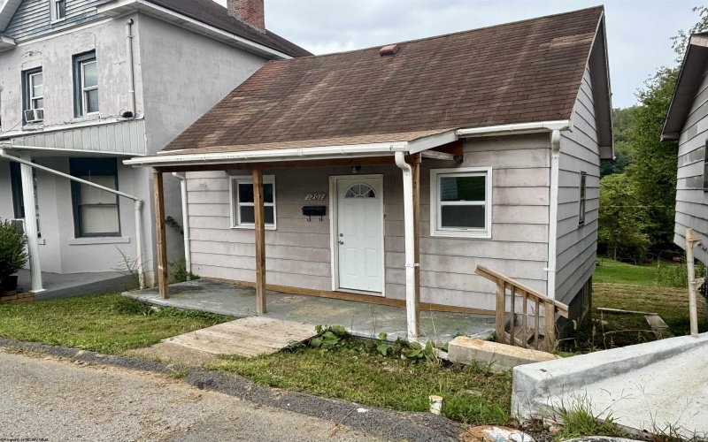 1207 25th Street, Clarksburg, West Virginia 26301, 1 Bedroom Bedrooms, 3 Room Rooms,1 BathroomBathrooms,Single Family Detached,For Sale,25th,0,10166770