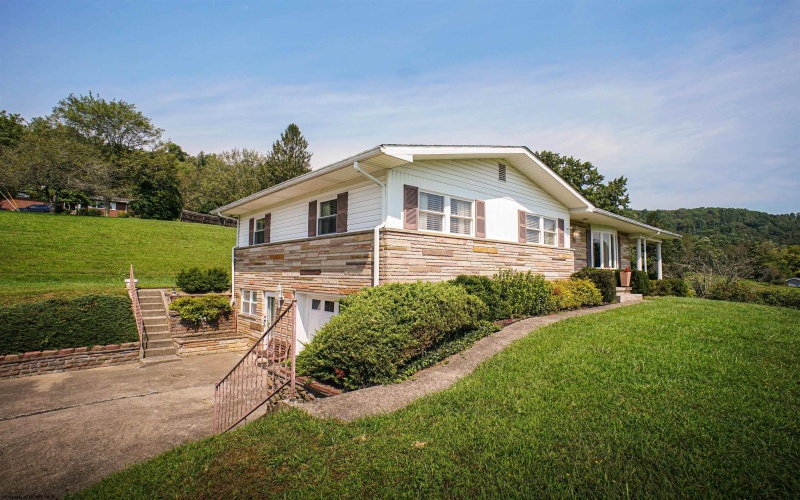 3608 Freedom Highway, Fairmont, West Virginia 26554, 3 Bedroom Bedrooms, 8 Room Rooms,2 BathroomBathrooms,Single Family Detached,For Sale,Freedom,0,10166769