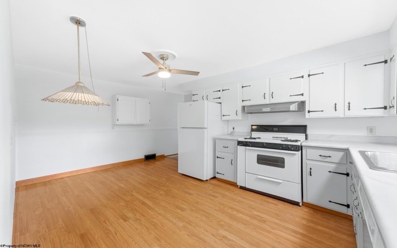 441 Morgantown Street, Uniontown, Pennsylvania 15401, 2 Bedroom Bedrooms, 6 Room Rooms,1 BathroomBathrooms,Single Family Detached,For Sale,Morgantown,0,10166795