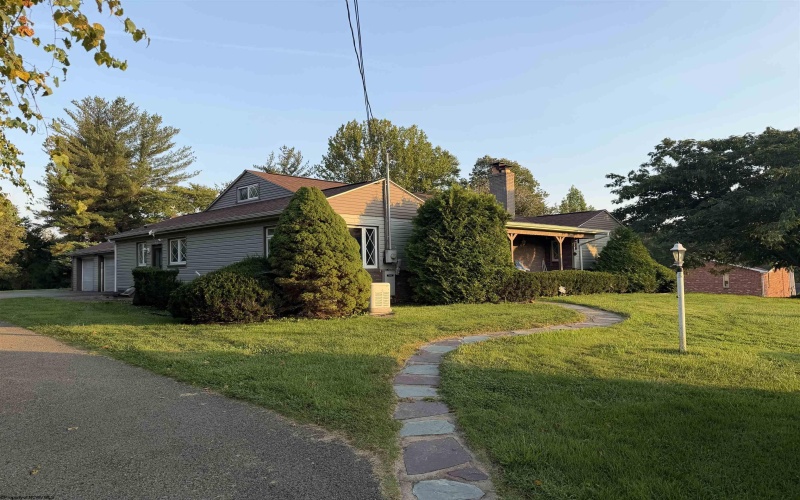 3 Erwin Lane, Fairmont, West Virginia 26554, 3 Bedroom Bedrooms, 8 Room Rooms,3 BathroomBathrooms,Single Family Detached,For Sale,Erwin,0,10166796