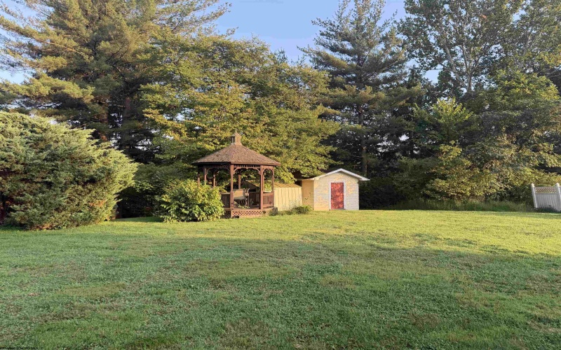 3 Erwin Lane, Fairmont, West Virginia 26554, 3 Bedroom Bedrooms, 8 Room Rooms,3 BathroomBathrooms,Single Family Detached,For Sale,Erwin,0,10166796