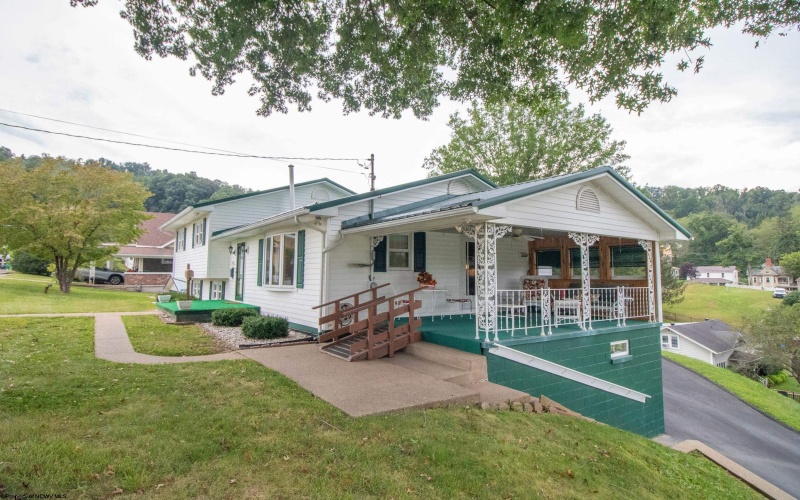 60 Stuart Avenue, West Union, West Virginia 26456-0000, 3 Bedroom Bedrooms, 7 Room Rooms,2 BathroomBathrooms,Single Family Detached,For Sale,Stuart,0,10166815