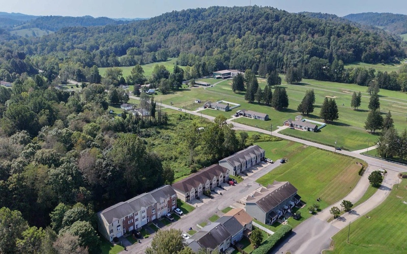32 Fairway Drive, Mount Clare, West Virginia 26408, 3 Bedroom Bedrooms, 7 Room Rooms,2 BathroomBathrooms,Single Family Attached,For Sale,Fairway,0,10166813