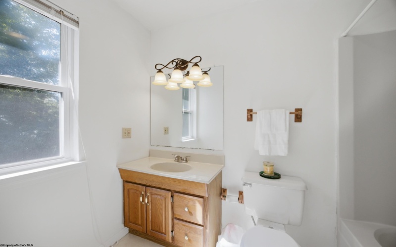 32 Fairway Drive, Mount Clare, West Virginia 26408, 3 Bedroom Bedrooms, 7 Room Rooms,2 BathroomBathrooms,Single Family Attached,For Sale,Fairway,0,10166813