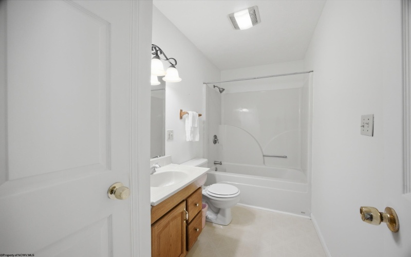 32 Fairway Drive, Mount Clare, West Virginia 26408, 3 Bedroom Bedrooms, 7 Room Rooms,2 BathroomBathrooms,Single Family Attached,For Sale,Fairway,0,10166813