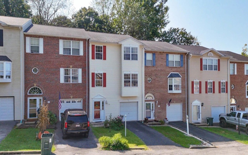 32 Fairway Drive, Mount Clare, West Virginia 26408, 3 Bedroom Bedrooms, 7 Room Rooms,2 BathroomBathrooms,Single Family Attached,For Sale,Fairway,0,10166813