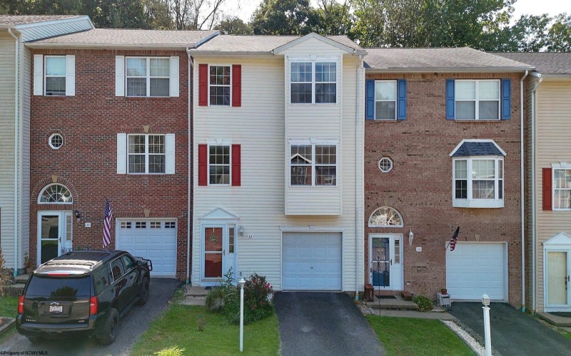 32 Fairway Drive, Mount Clare, West Virginia 26408, 3 Bedroom Bedrooms, 7 Room Rooms,2 BathroomBathrooms,Single Family Attached,For Sale,Fairway,0,10166813