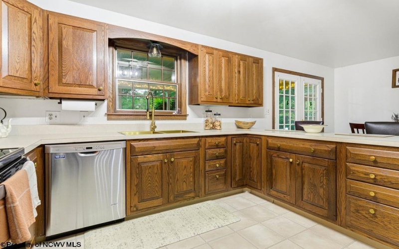 28 Diana Drive, Fairmont, West Virginia 26554, 4 Bedroom Bedrooms, 10 Room Rooms,3 BathroomBathrooms,Single Family Detached,For Sale,Diana,0,10166810