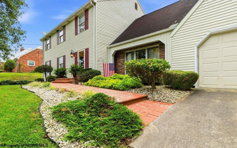28 Diana Drive, Fairmont, West Virginia 26554, 4 Bedroom Bedrooms, 10 Room Rooms,3 BathroomBathrooms,Single Family Detached,For Sale,Diana,0,10166810