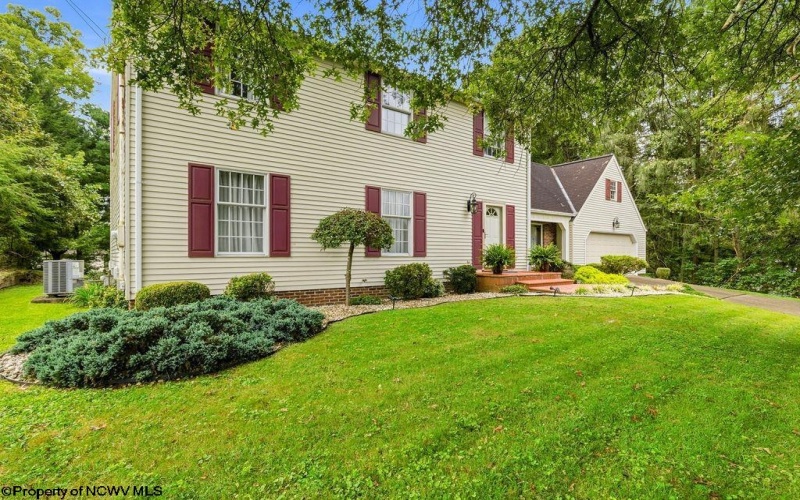 28 Diana Drive, Fairmont, West Virginia 26554, 4 Bedroom Bedrooms, 10 Room Rooms,3 BathroomBathrooms,Single Family Detached,For Sale,Diana,0,10166810