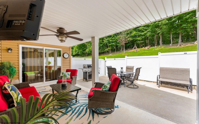 301 Stockett Road, Morgantown, West Virginia 26508, 4 Bedroom Bedrooms, 7 Room Rooms,3 BathroomBathrooms,Single Family Detached,For Sale,Stockett,0,10166805