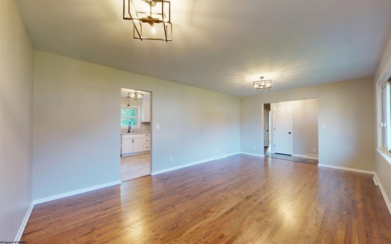 1613 Russell Court, Fairmont, West Virginia 26554, 3 Bedroom Bedrooms, 8 Room Rooms,2 BathroomBathrooms,Single Family Detached,For Sale,Russell,0,10166807