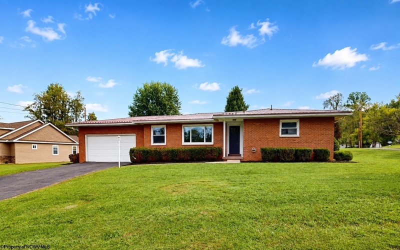 1613 Russell Court, Fairmont, West Virginia 26554, 3 Bedroom Bedrooms, 8 Room Rooms,2 BathroomBathrooms,Single Family Detached,For Sale,Russell,0,10166807