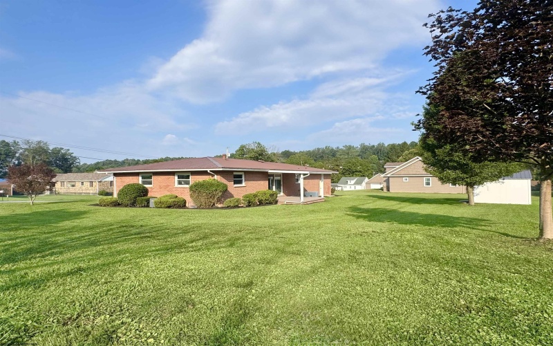 1613 Russell Court, Fairmont, West Virginia 26554, 3 Bedroom Bedrooms, 8 Room Rooms,2 BathroomBathrooms,Single Family Detached,For Sale,Russell,0,10166807