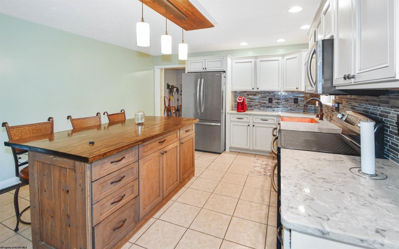 102 Saffel Hill Drive, Grafton, West Virginia 26354, 5 Bedroom Bedrooms, 14 Room Rooms,3 BathroomBathrooms,Single Family Detached,For Sale,Saffel Hill,0,10166824