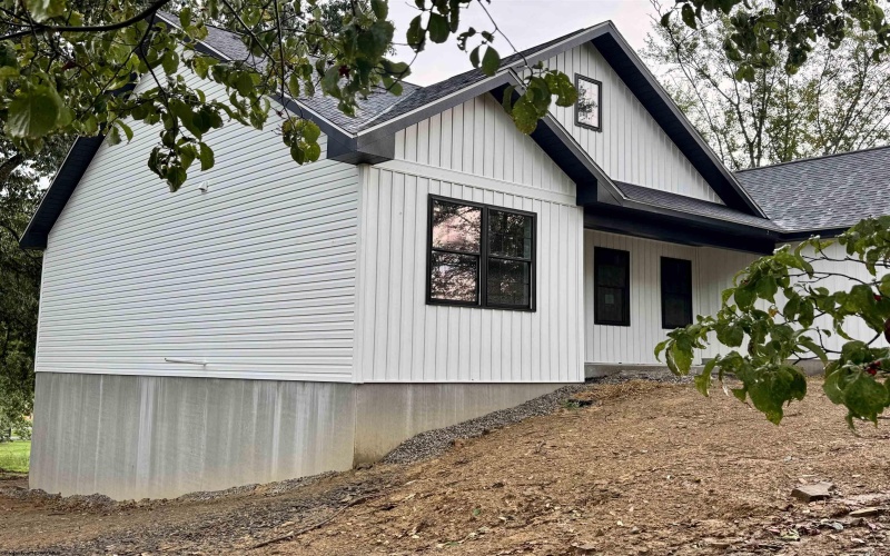 162 Fox Hill Lane, Fairmont, West Virginia 26554, 3 Bedroom Bedrooms, 6 Room Rooms,2 BathroomBathrooms,Single Family Detached,For Sale,Fox Hill,0,10166822