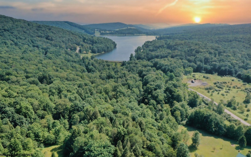17 Goldfinch Lane, Terra Alta, West Virginia 26764, 3 Bedroom Bedrooms, 11 Room Rooms,3 BathroomBathrooms,Single Family Detached,For Sale,Goldfinch,0,10166820 17 Goldfinch Lane, Terra Alta, West Virginia 26764, 3 Bedroom Bedrooms, 11 Room Rooms,3 BathroomBathrooms,Single Family Detached,For Sale,Goldfinch,0,10166820