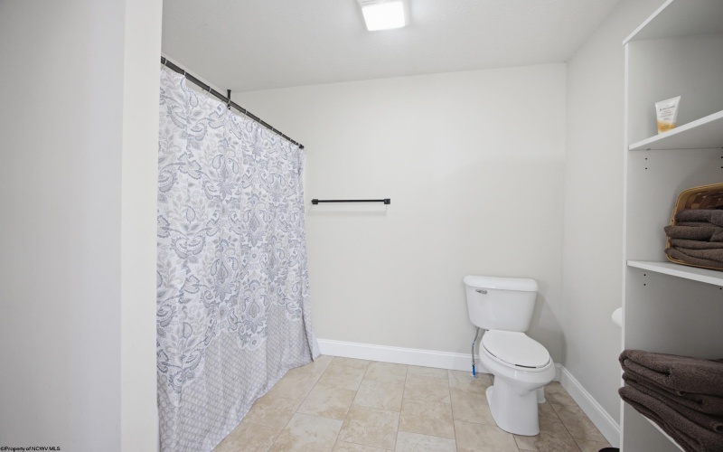 401 Tupelo Lane, Bridgeport, West Virginia 26330, 4 Bedroom Bedrooms, 6 Room Rooms,3 BathroomBathrooms,Single Family Attached,For Sale,Tupelo,0,10166832