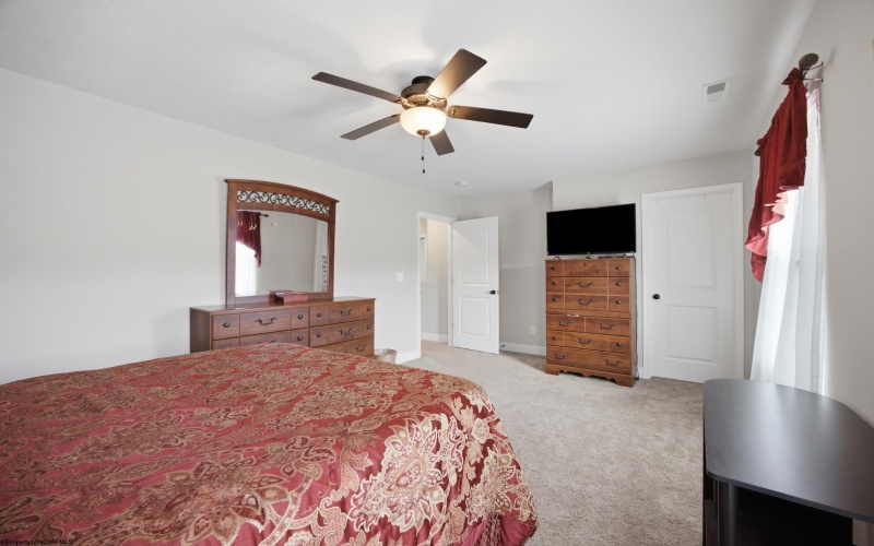 401 Tupelo Lane, Bridgeport, West Virginia 26330, 4 Bedroom Bedrooms, 6 Room Rooms,3 BathroomBathrooms,Single Family Attached,For Sale,Tupelo,0,10166832