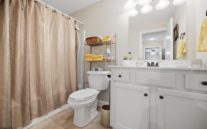 401 Tupelo Lane, Bridgeport, West Virginia 26330, 4 Bedroom Bedrooms, 6 Room Rooms,3 BathroomBathrooms,Single Family Attached,For Sale,Tupelo,0,10166832