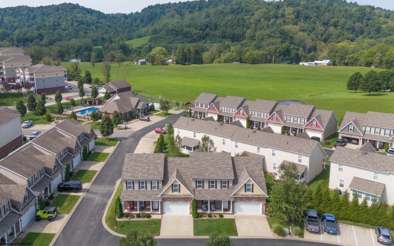 401 Tupelo Lane, Bridgeport, West Virginia 26330, 4 Bedroom Bedrooms, 6 Room Rooms,3 BathroomBathrooms,Single Family Attached,For Sale,Tupelo,0,10166832