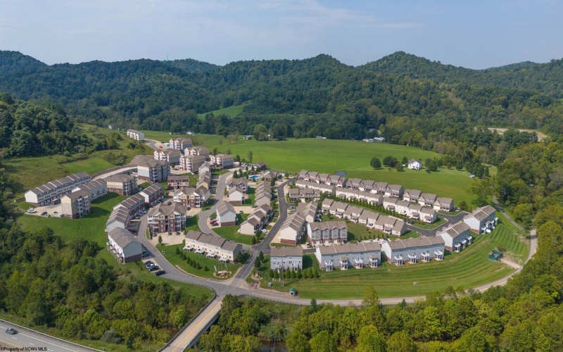 401 Tupelo Lane, Bridgeport, West Virginia 26330, 4 Bedroom Bedrooms, 6 Room Rooms,3 BathroomBathrooms,Single Family Attached,For Sale,Tupelo,0,10166832