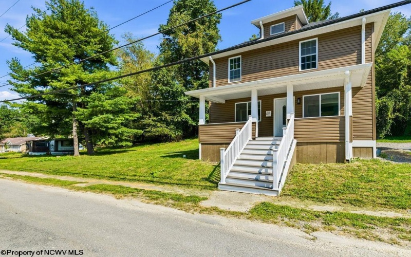 227 Diamond Street, Elkins, West Virginia 26241, 3 Bedroom Bedrooms, 7 Room Rooms,3 BathroomBathrooms,Single Family Detached,For Sale,Diamond,0,10166835