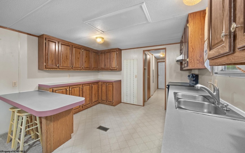 75 Hunters Pen Drive, Weston, West Virginia 26452, 3 Bedroom Bedrooms, 8 Room Rooms,2 BathroomBathrooms,Single Family Detached,For Sale,Hunters Pen,0,10166834