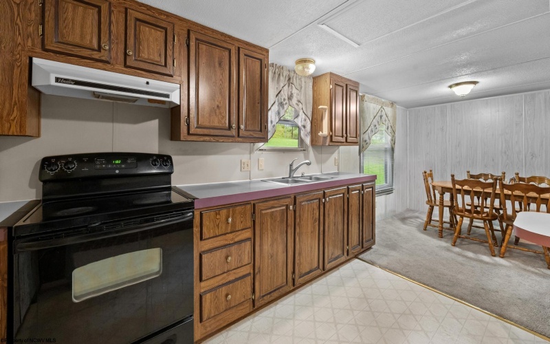 75 Hunters Pen Drive, Weston, West Virginia 26452, 3 Bedroom Bedrooms, 8 Room Rooms,2 BathroomBathrooms,Single Family Detached,For Sale,Hunters Pen,0,10166834