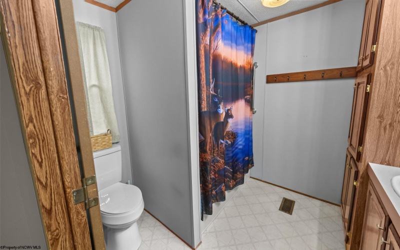 75 Hunters Pen Drive, Weston, West Virginia 26452, 3 Bedroom Bedrooms, 8 Room Rooms,2 BathroomBathrooms,Single Family Detached,For Sale,Hunters Pen,0,10166834